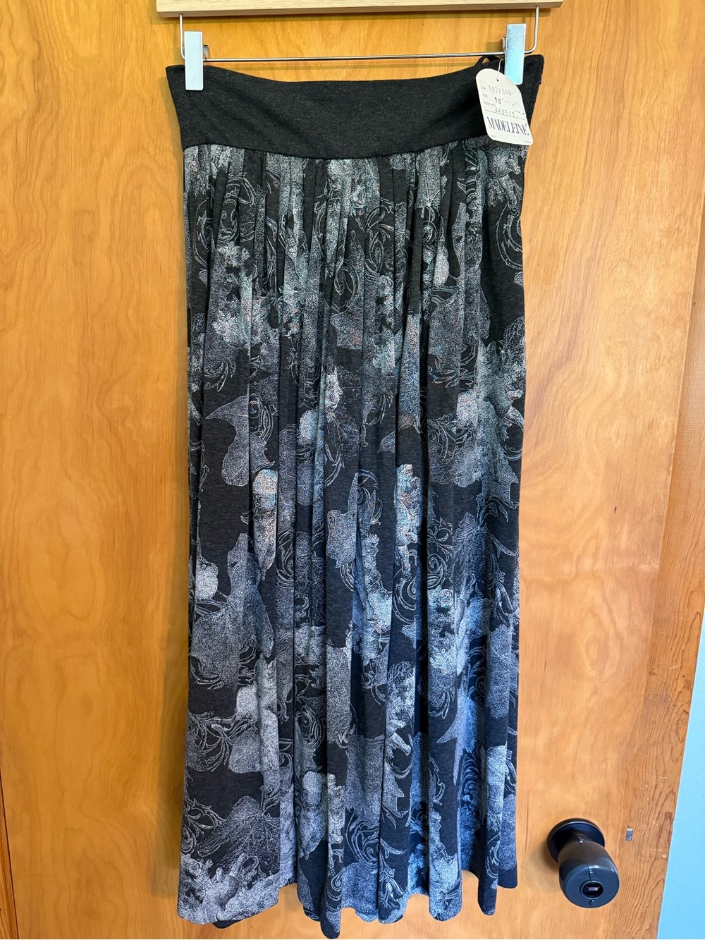 NWT Vintage Madeleine Gray White Size 10 Floral Leaf Print Skirt Made in Germany
